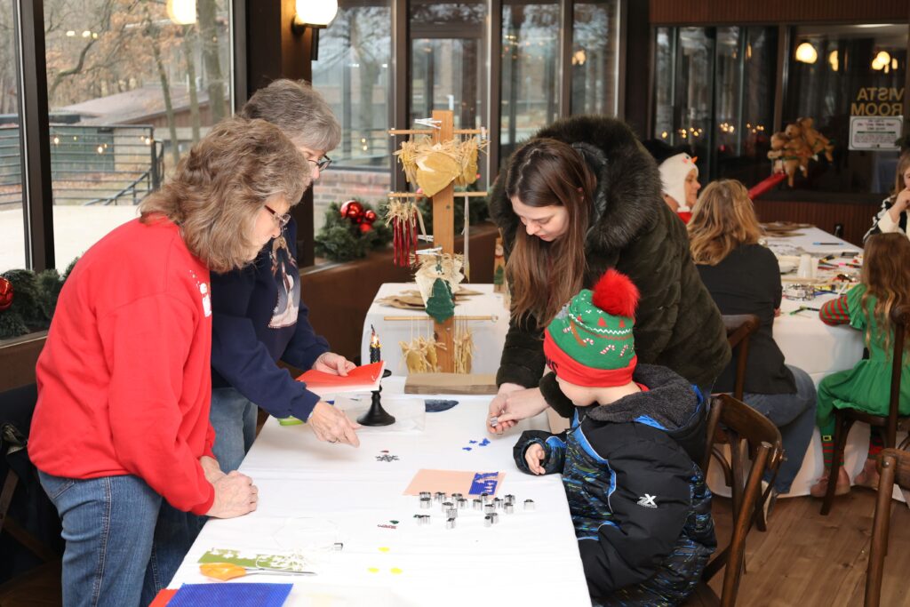 Volunteer to help at Santa's Wildlife Express at Wildlife Prairie Park